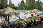 Ein Dorf beacht Volleyball