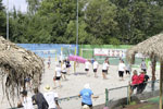 Ein Dorf beacht Volleyball